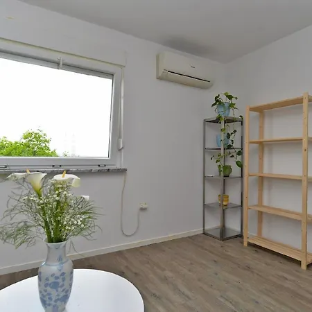 Apartment Fuer 6 Personen Ca 53 Qm In Pula, Istrien Istrische Riviera *